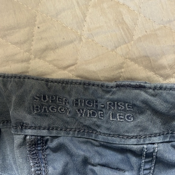 American Eagle Women's Size 2 Super High Rise Baggy Wide Leg Cargo Pants Blue - Picture 8 of 9